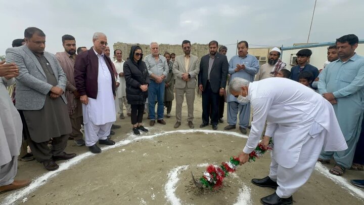 کلنگ‌زنی مدرسه ۳ کلاسه در بخش باهوکلات دشتیاری