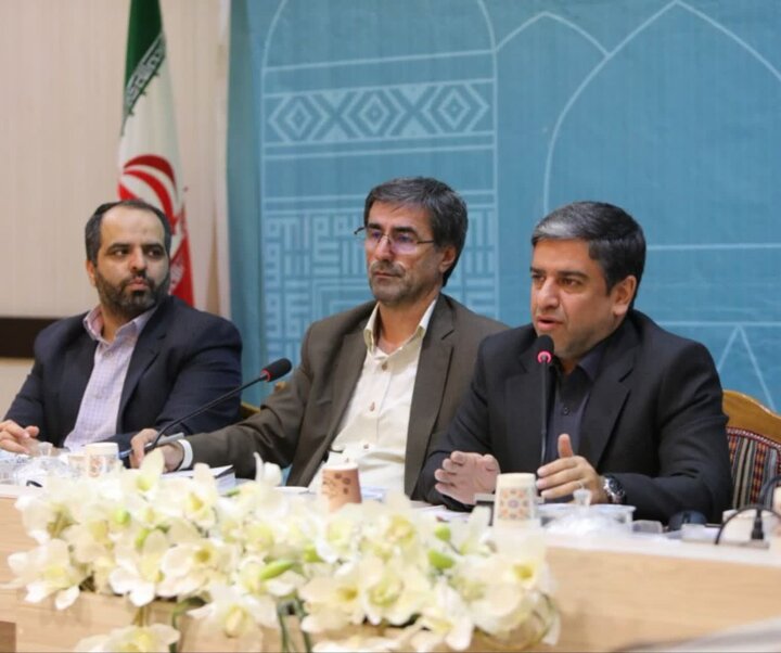 مسئولان بدون توجه به هرگونه تغییرات مدیریتی، پیگیر مشکلات مردم باشند