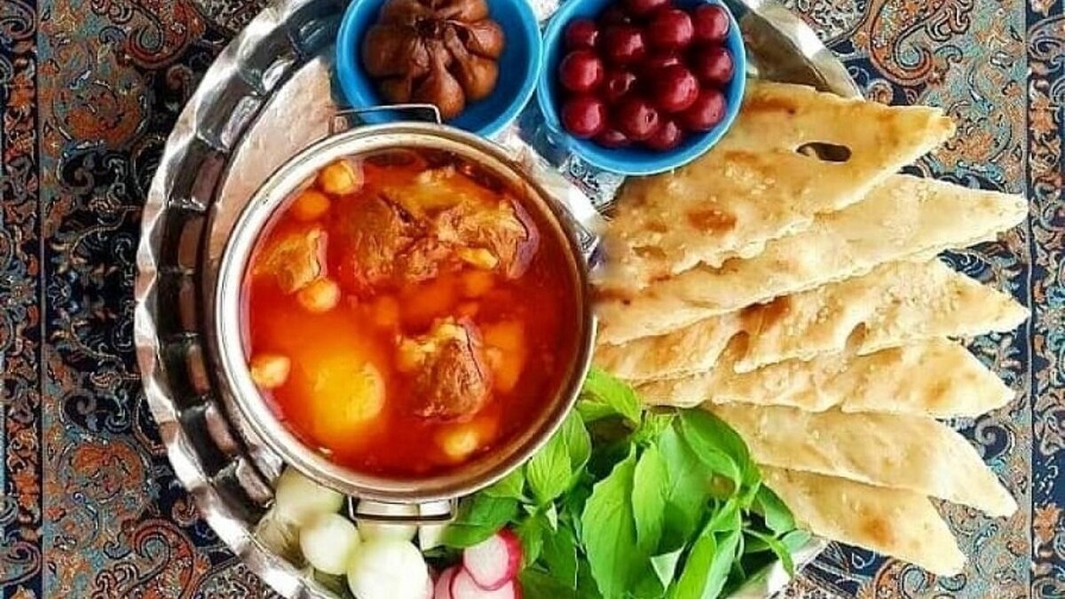 نگاهی‌ به سفره‌های‌ رنگین سمنانی‌ها