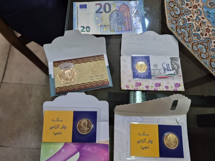 راننده امانتدار اتوبوسرانی اصفهان سکههای طلا را به صاحبش بازگرداند