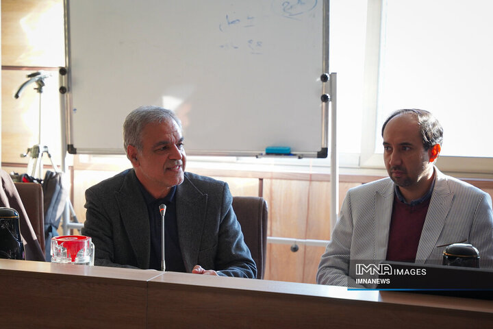 جلسه هم اندیشی جمعی از مسئولان، فرهیختگان و نخبگان اصفهان