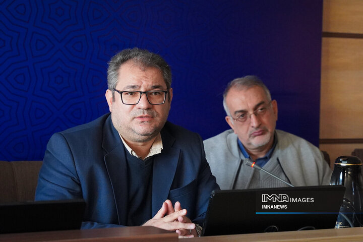 جلسه هم اندیشی جمعی از مسئولان، فرهیختگان و نخبگان اصفهان