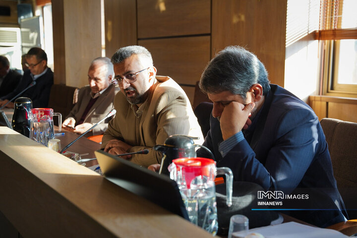 جلسه هم اندیشی جمعی از مسئولان، فرهیختگان و نخبگان اصفهان