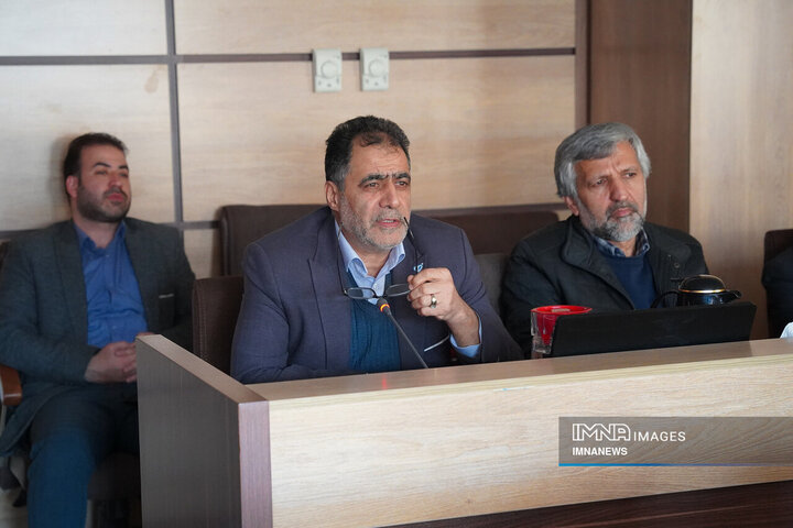 جلسه هم اندیشی جمعی از مسئولان، فرهیختگان و نخبگان اصفهان