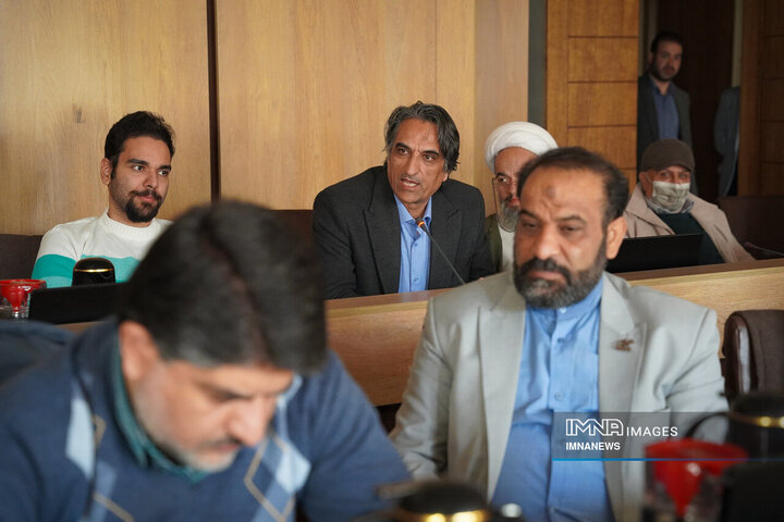 جلسه هم اندیشی جمعی از مسئولان، فرهیختگان و نخبگان اصفهان