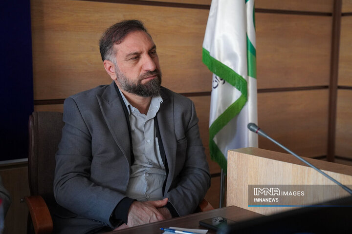 جلسه هم اندیشی جمعی از مسئولان، فرهیختگان و نخبگان اصفهان