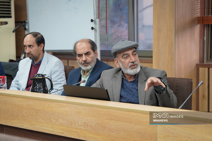 جلسه هم اندیشی جمعی از مسئولان، فرهیختگان و نخبگان اصفهان