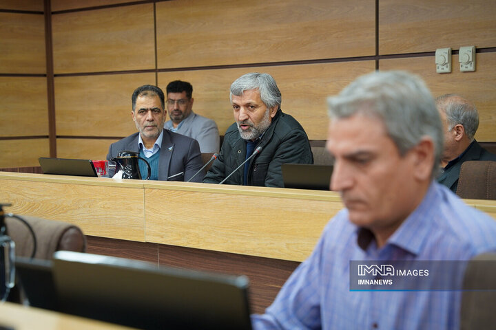 جلسه هم اندیشی جمعی از مسئولان، فرهیختگان و نخبگان اصفهان