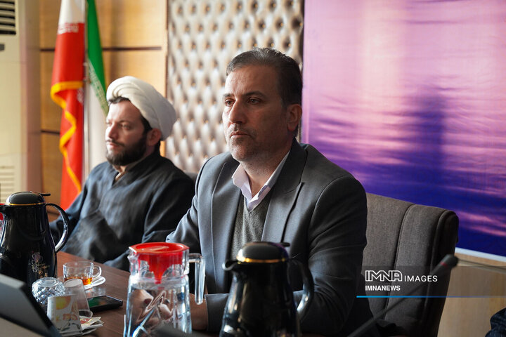 جلسه هم اندیشی جمعی از مسئولان، فرهیختگان و نخبگان اصفهان