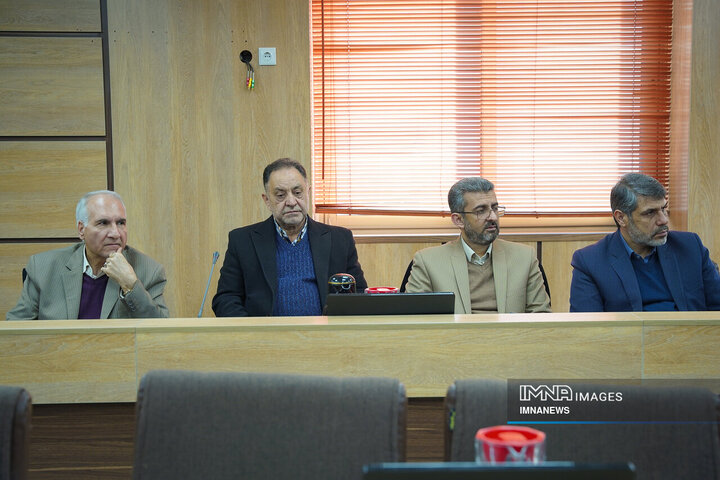 جلسه هم اندیشی جمعی از مسئولان، فرهیختگان و نخبگان اصفهان