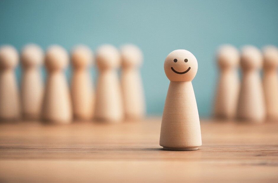 زندگی در مرکز هالهای از شادی، نشاط و رضایتمندی