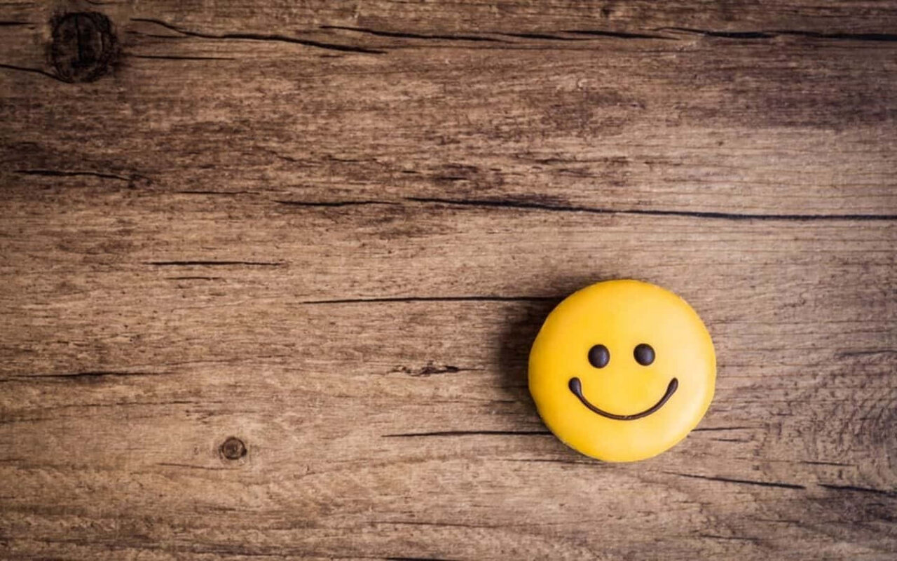 زندگی در مرکز هالهای از شادی، نشاط و رضایتمندی