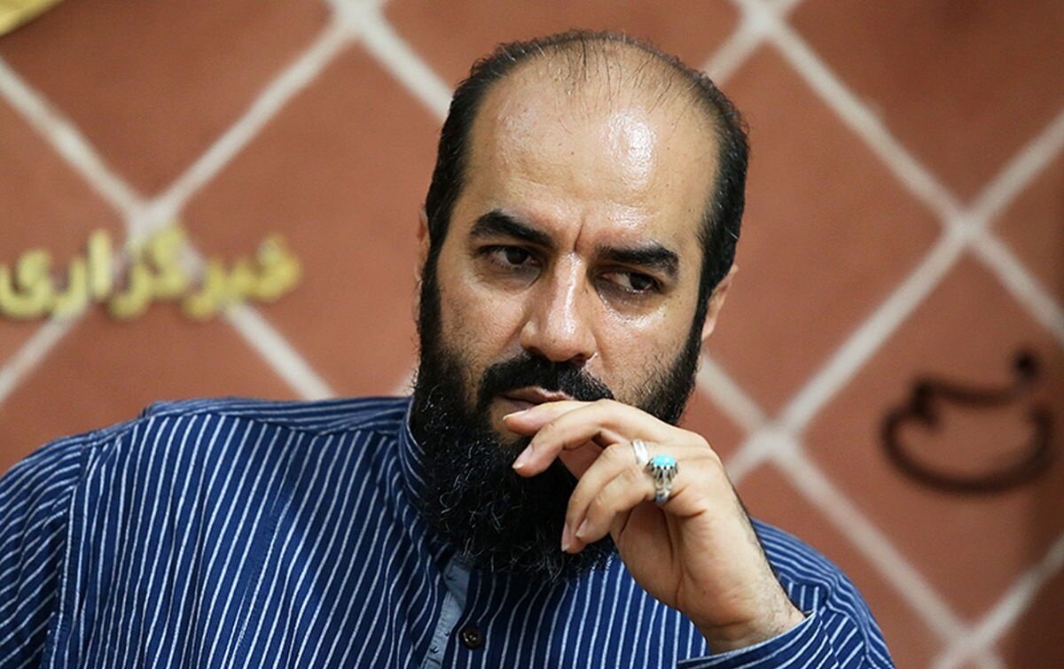 دوربین بهدستانی که در خط مقدم مقاومت ایستادند