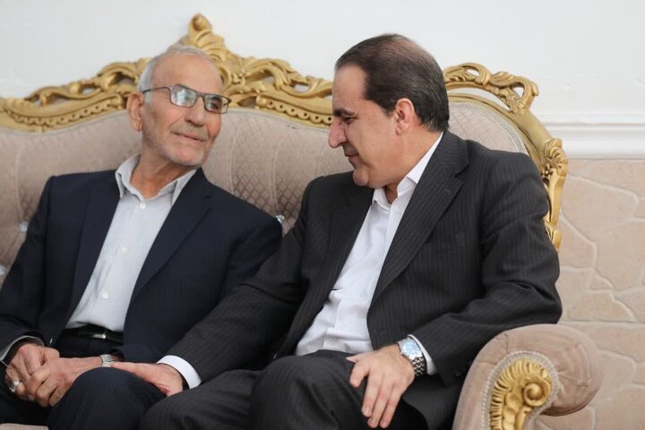 شهدا همچون خورشید در دل تاریخ می‌درخشند