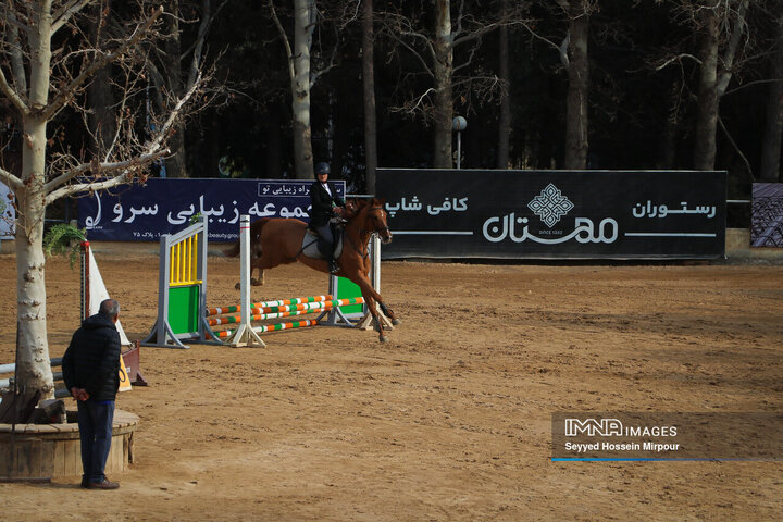 مسابقات پرش با اسب بانوان در مشهد