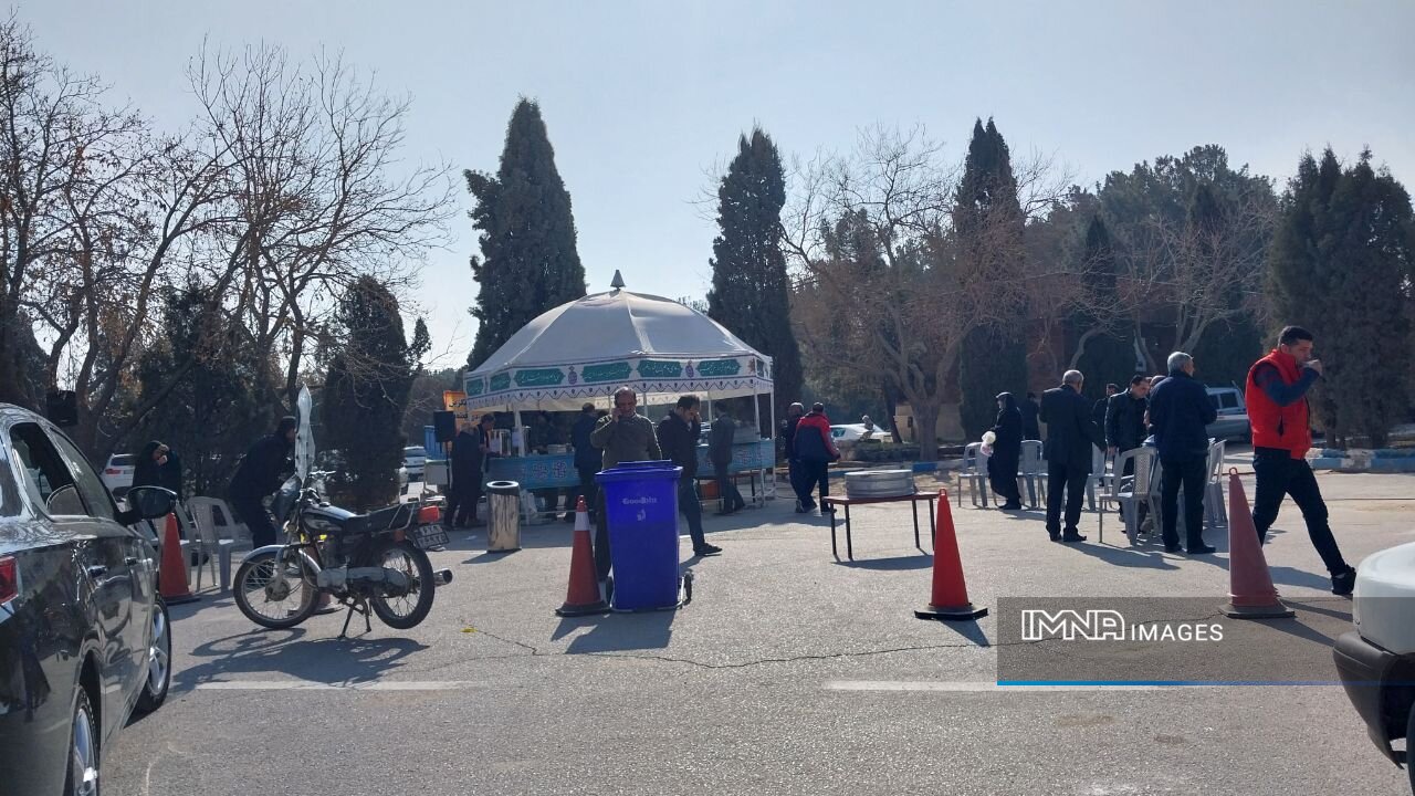 دقایقی با راست قامتان آرمیده در باغ رضوان در روزی به‌نام «پدر»