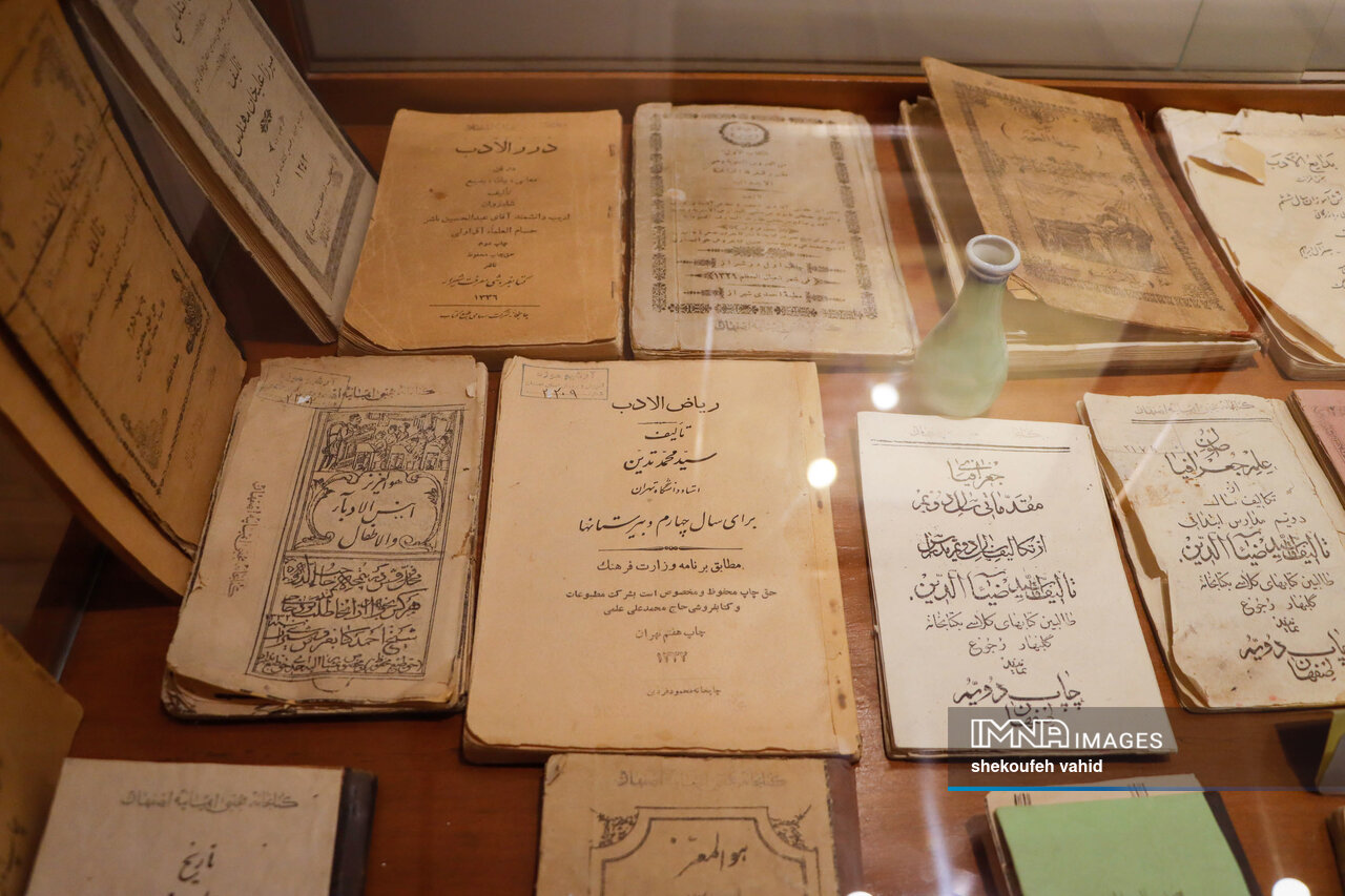 کتب درسی؛ امانتدار گنجینههایی ارزشمند از گذشته برای نسل آینده