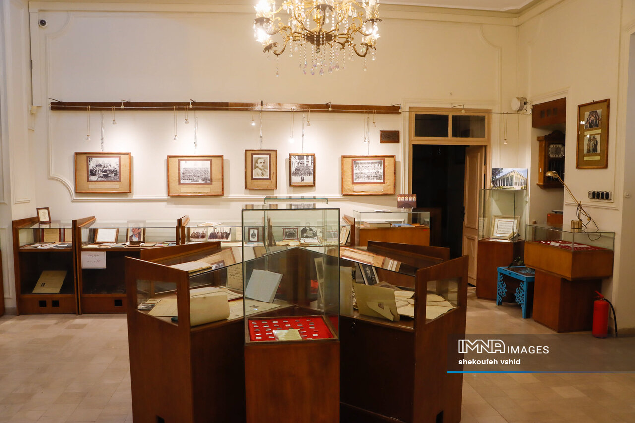 کتب درسی؛ امانتدار گنجینههایی ارزشمند از گذشته برای نسل آینده