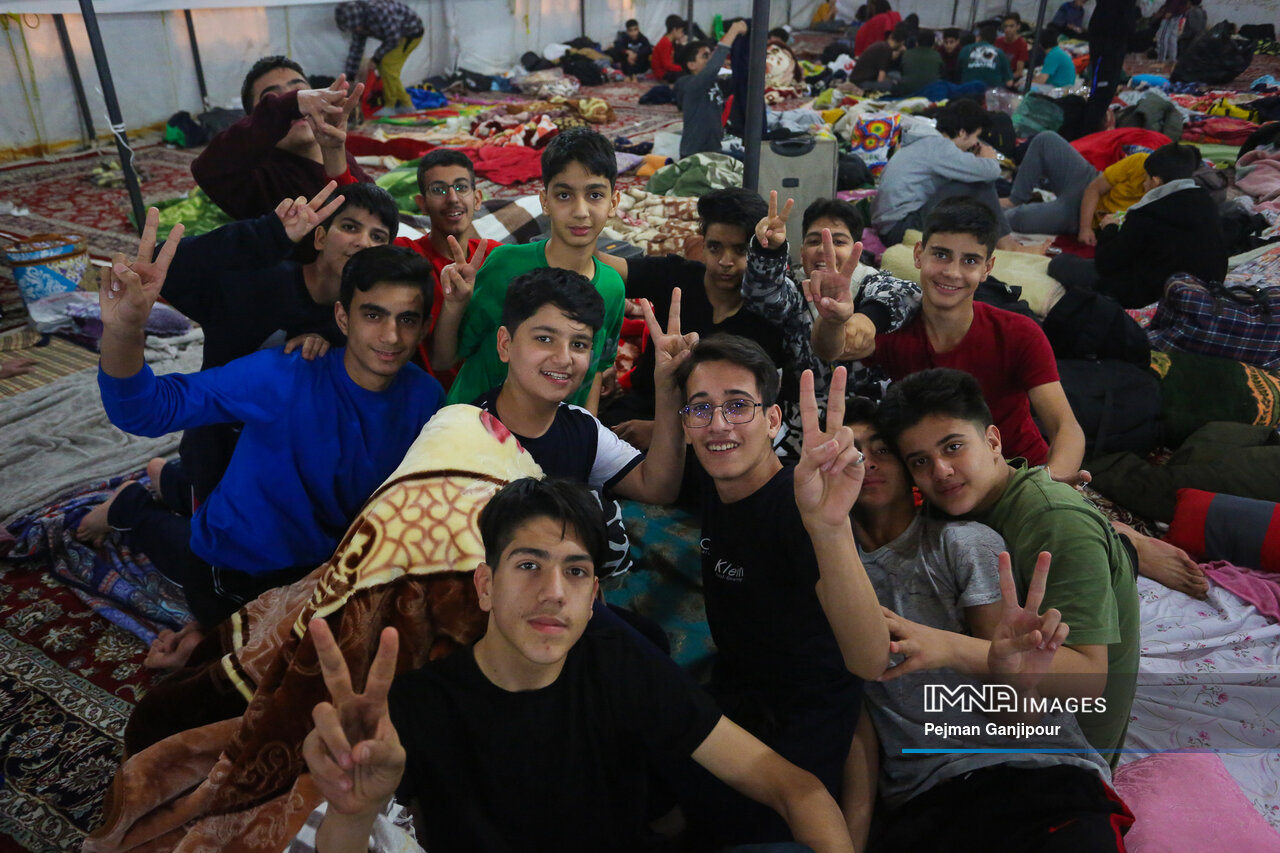 زمزمه رازونیاز با خالق در روشنای اعتکاف