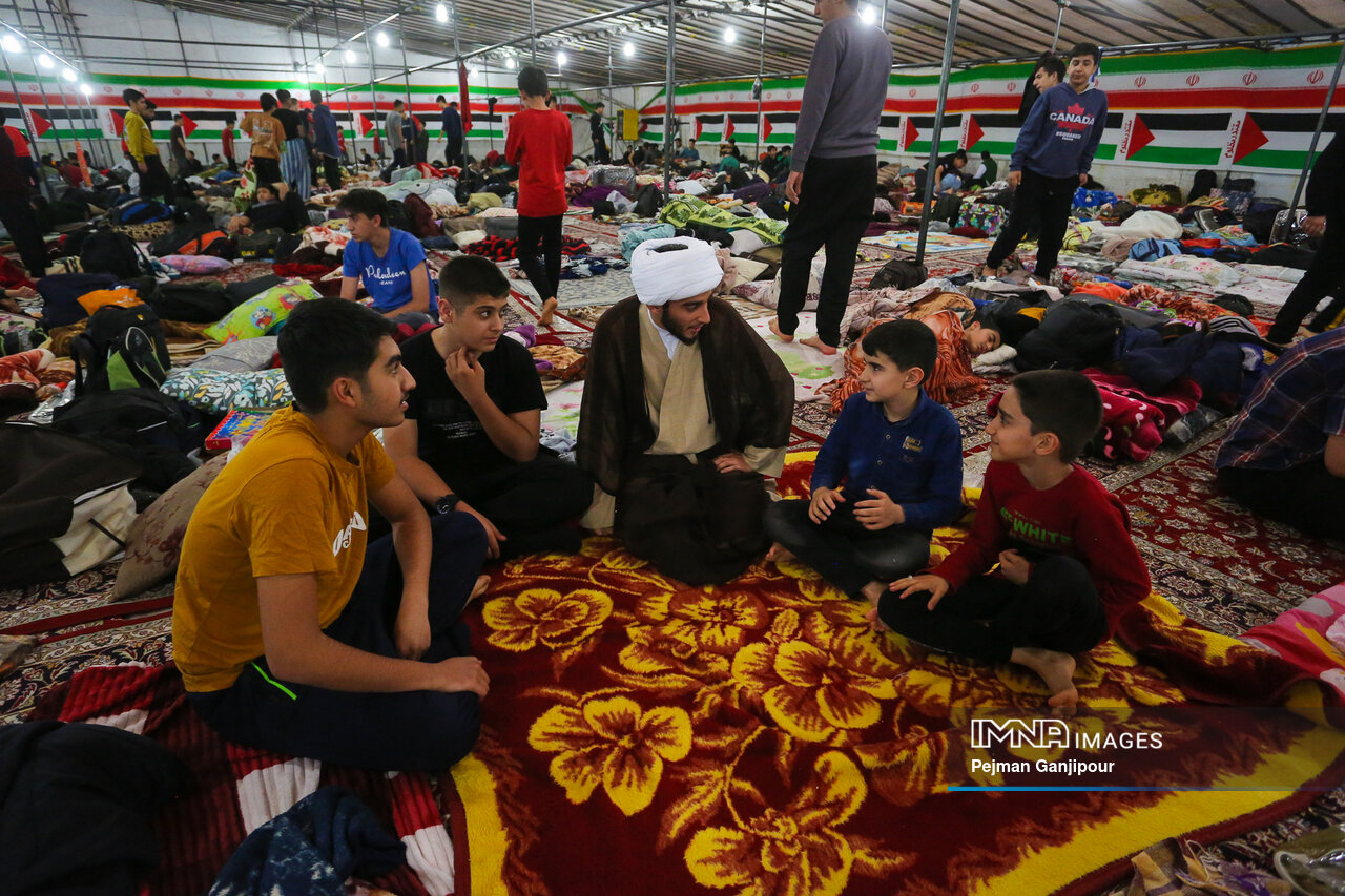 اعتکاف میعادگاه نسل مقاومت و معنویت