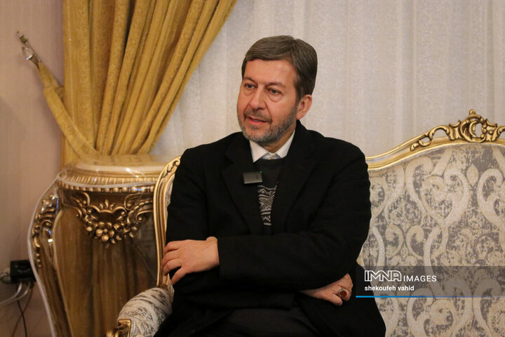 دیدار استاندار اصفهان با استاد آواز ایرانی