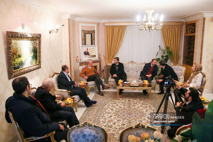 دیدار استاندار اصفهان با استاد آواز ایرانی