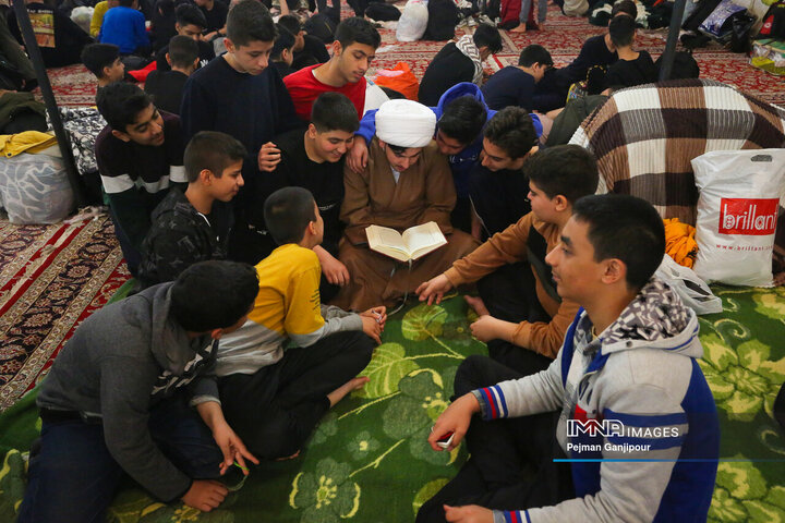 مراسم معنوی اعتکاف نوجوانان مقاومت در مسجد سید اصفهان