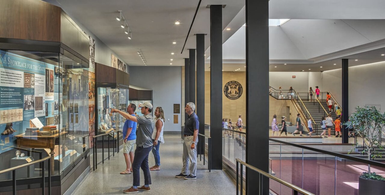 بهینهسازی تجربه بازدیدکنندگان با تحلیل جریان پیادهروها