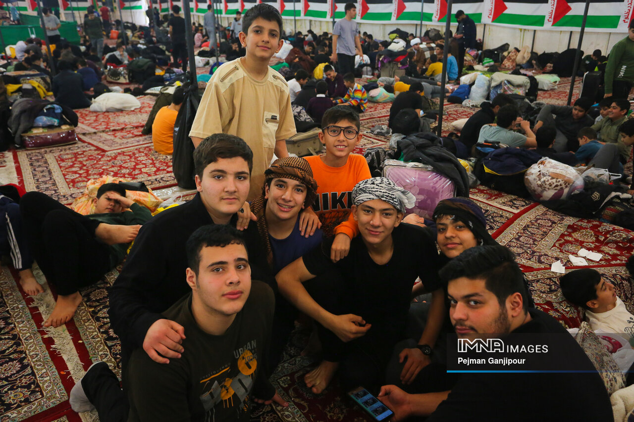 جوان ایرانی کف خیابان یا در مسجد؟ از مجاز تا واقعیت