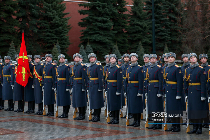 ادای احترام به یادمان سربازان گمنام جنگ جهانی