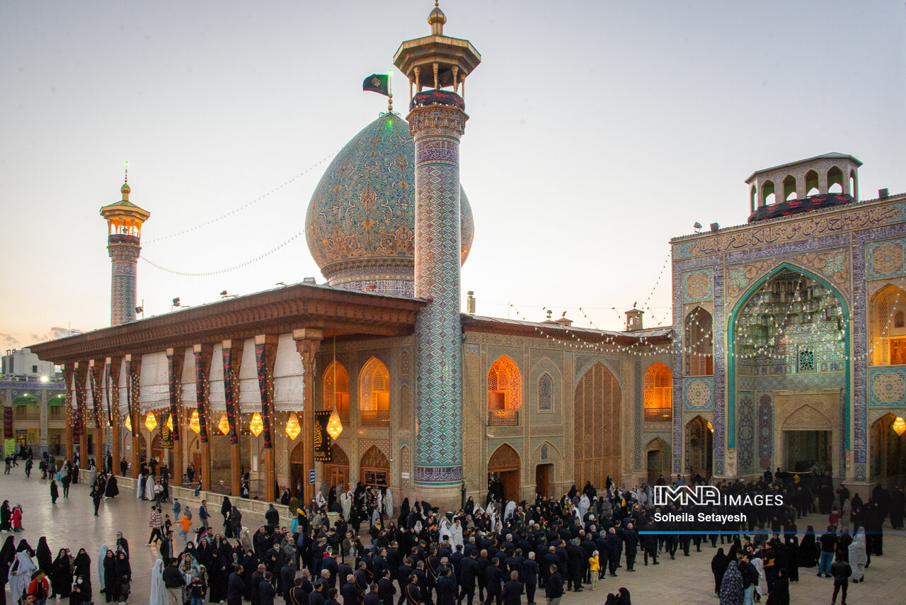 مراسم لاله‌گردانی در حرم حضرت شاهچراغ(ع)