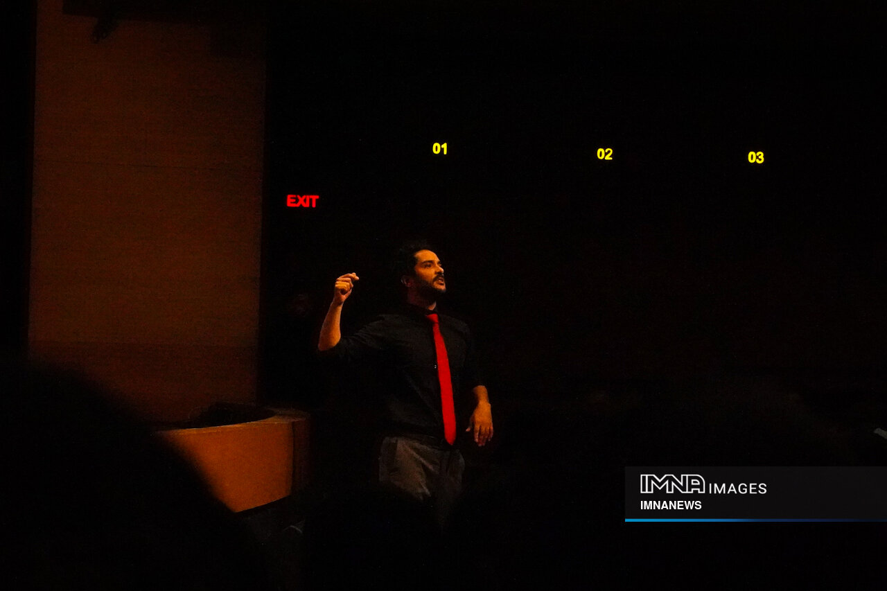 تئاتر بهدنبال نور امید/ حمایتها و همدلی هنرمندان، کلید احیای دوباره