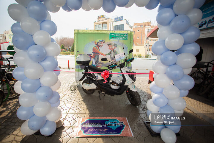 آیین رونمایی از «سامانه برخط پایش کیفیت هوا و صوت و طرح امداد دوچرخه» در اصفهان