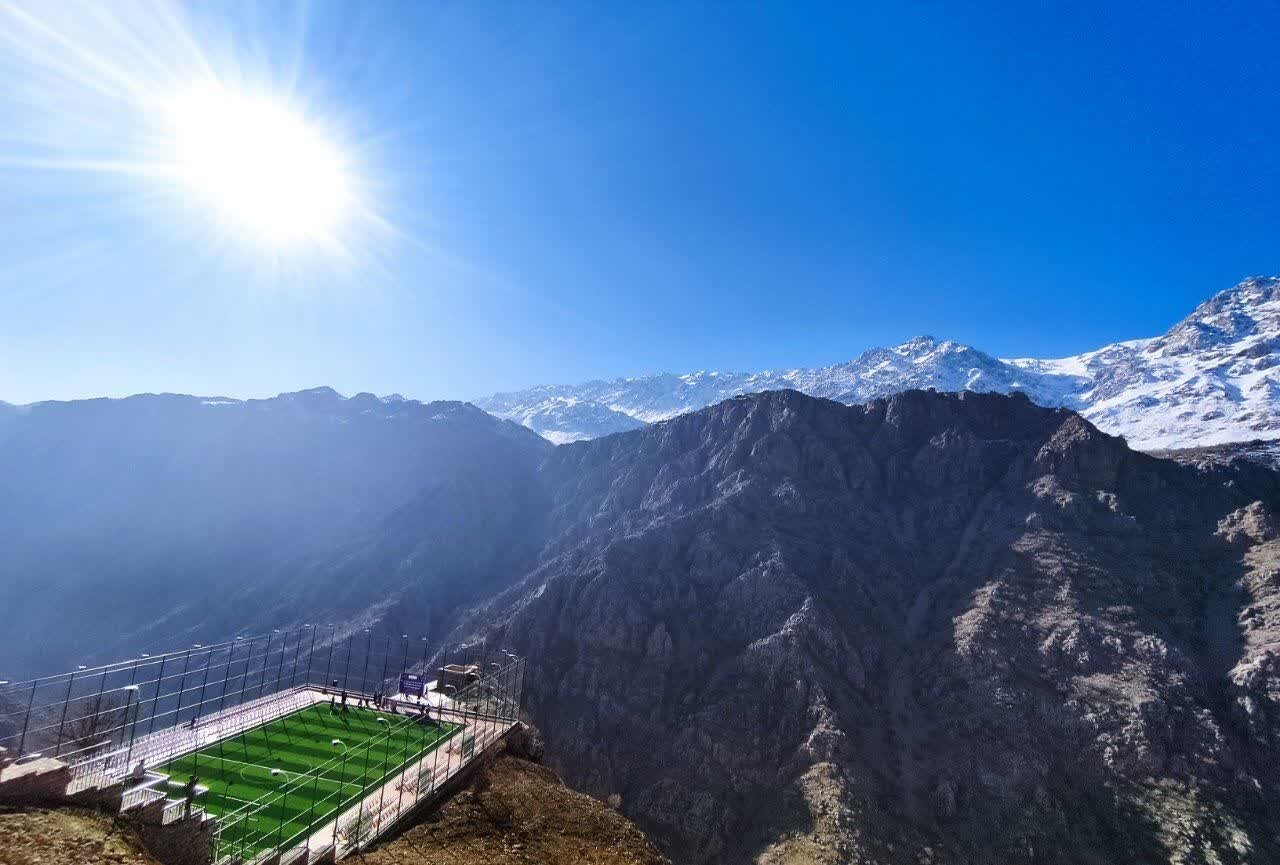 زمین چمن مصنوعی شهر هورامان افتتاح شد