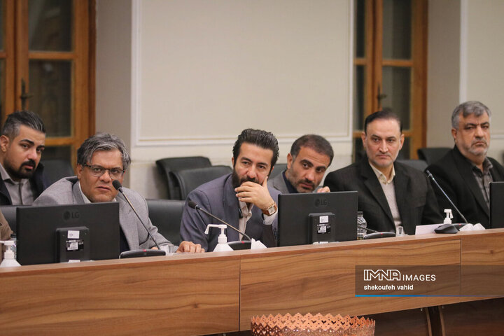 جلسه احزاب و تشکل های سیاسی استان با استاندار اصفهان