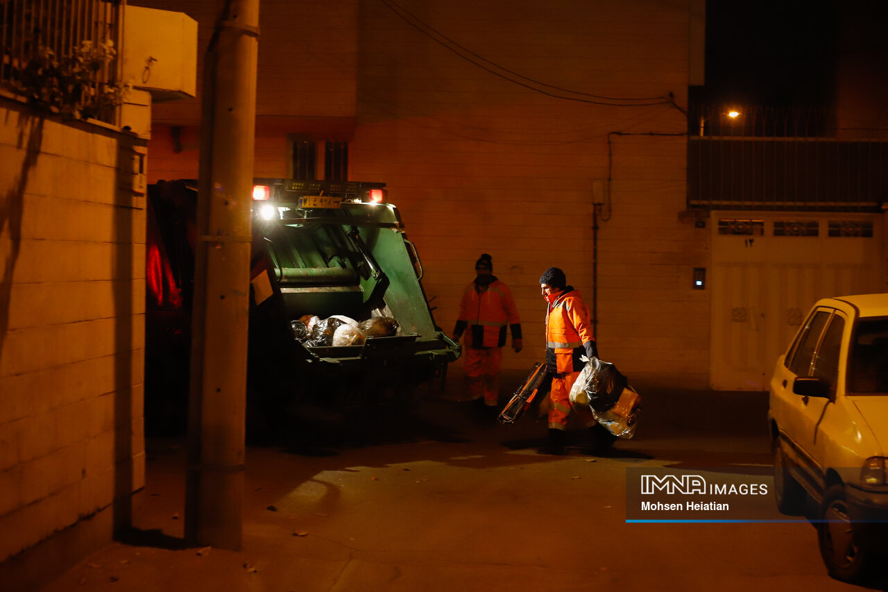 پاکبانان اصفهان؛ قهرمانان شبهای سرد در مسیر پاکیزگی شهر