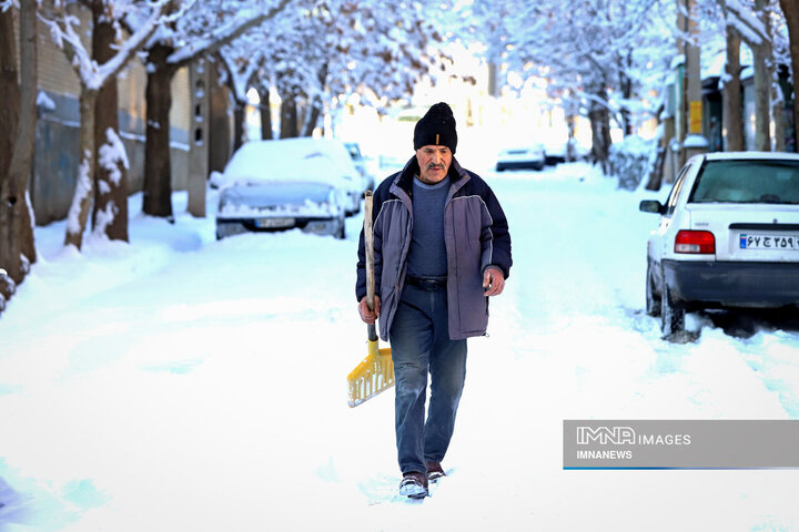 رخت سپید برف بر تن همدان