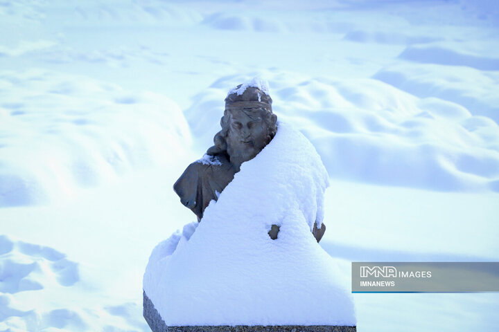 رخت سپید برف بر تن همدان