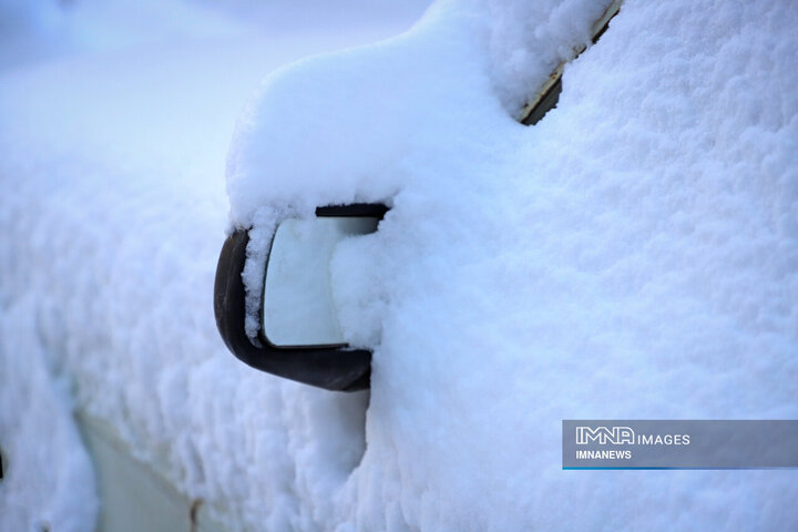 رخت سپید برف بر تن همدان