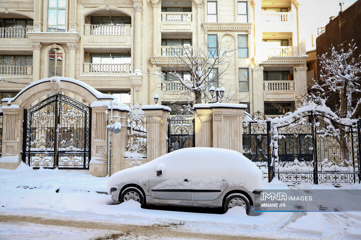 رخت سپید برف بر تن همدان