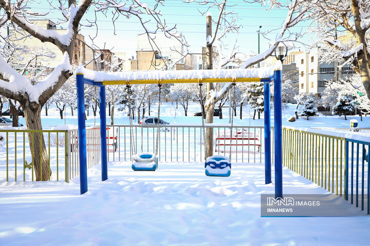 رخت سپید برف بر تن همدان