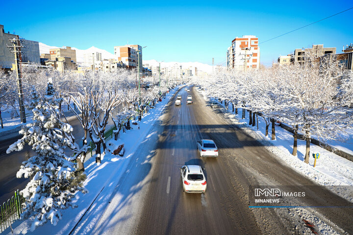 رخت سپید برف بر تن همدان