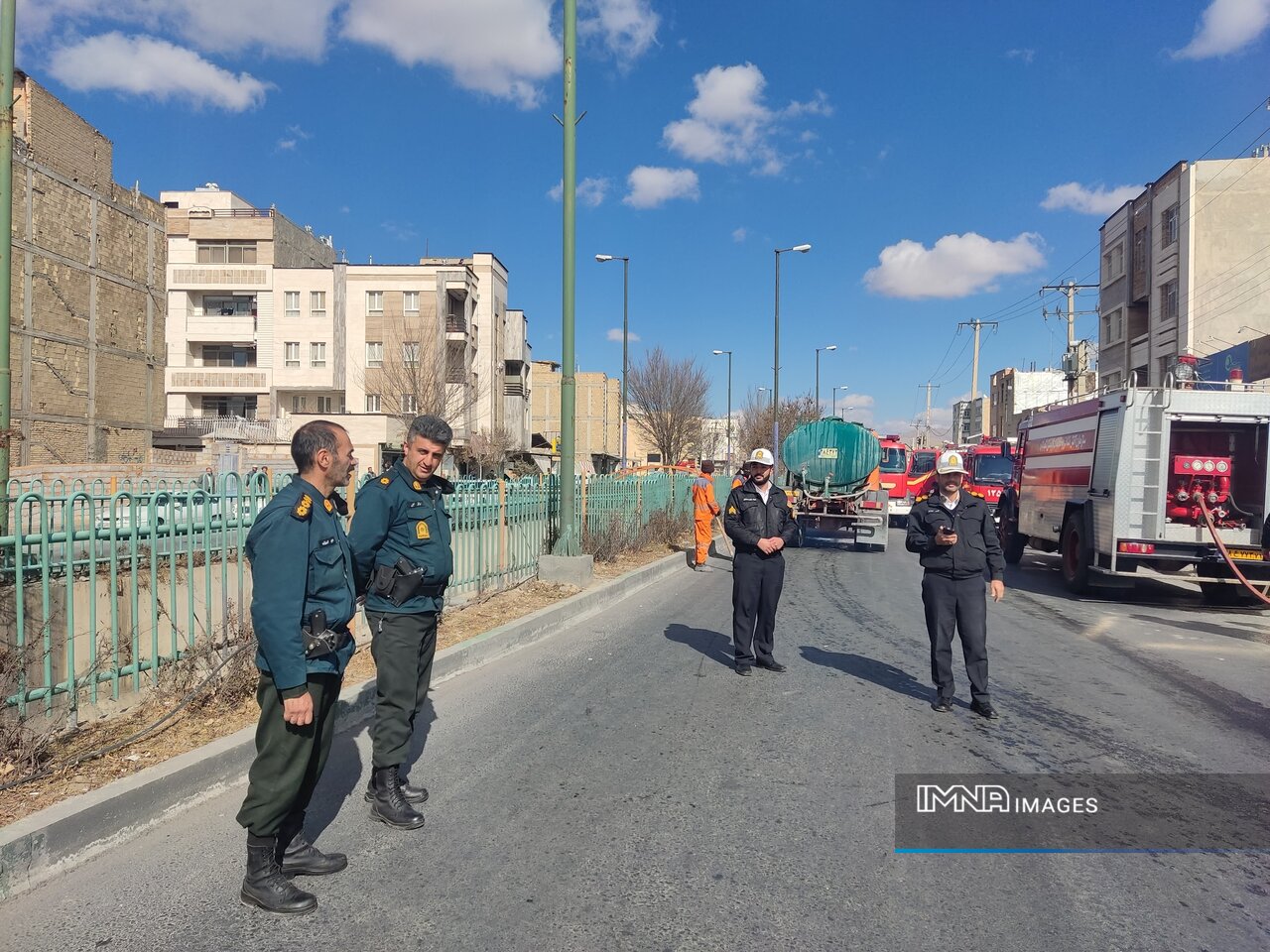 اطفای حریق گسترده  یک کارگاه کپسول گاز در شهرکرد با تلاش آتش‌نشانان + فیلم و عکس