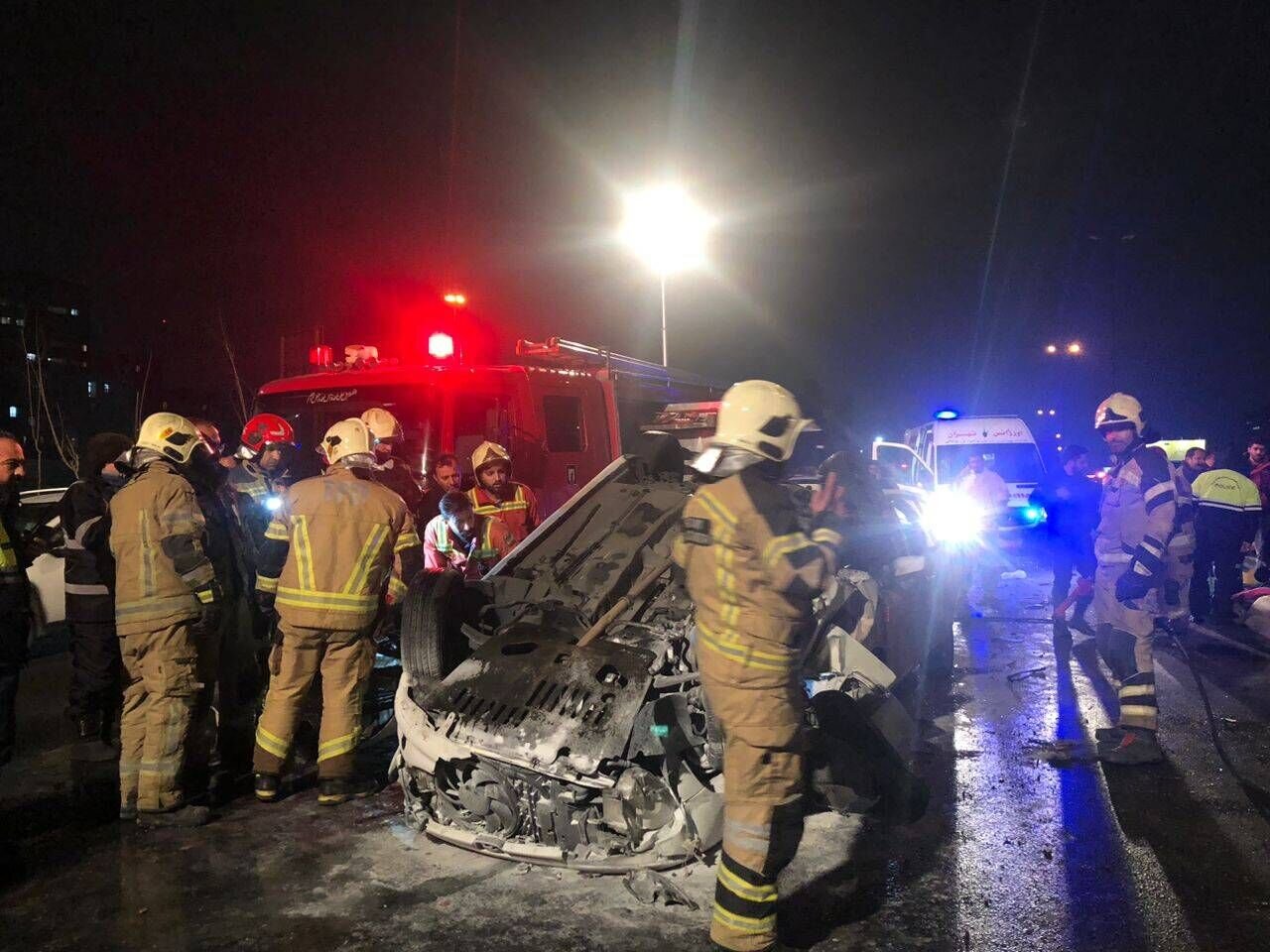 قهرمانان بیادعا در دل آتش و آوار