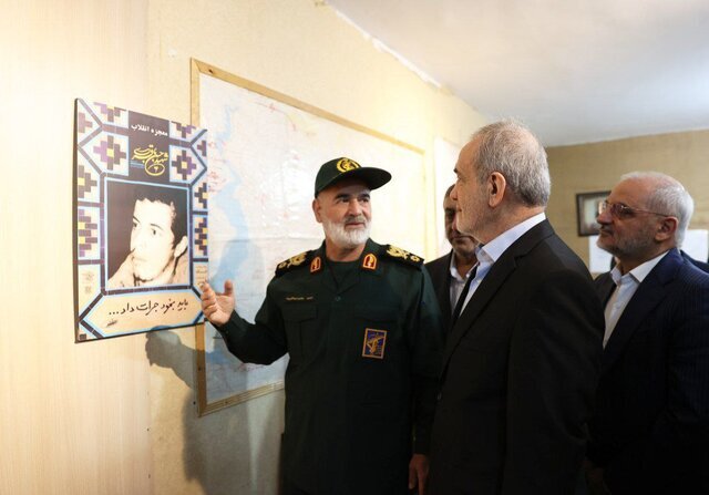 رئیسجمهور در یادمان شهدای گمنام و بخش غیزانیه