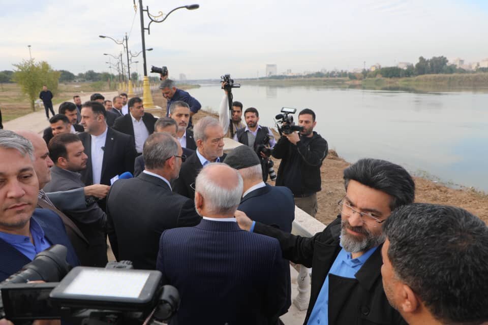 رئیسجمهور از وضعیت رودخانه کارون بازدید کرد
