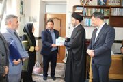 اهدای حکم سفیر صلح به امام جمعه اردبیل