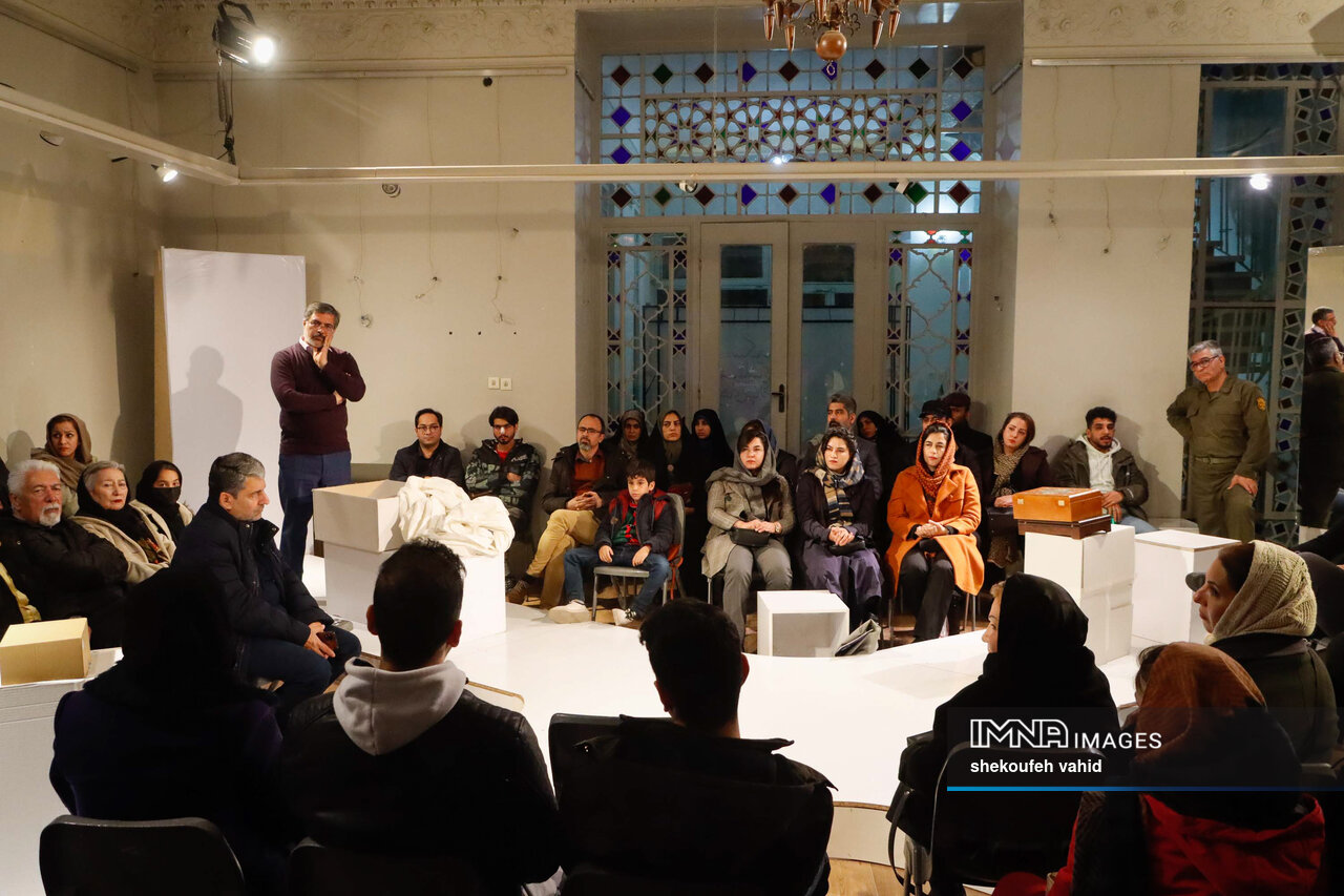 پرواز فلامینگوهای بهاری، به وقت زمستان در آسمان زاینده رود