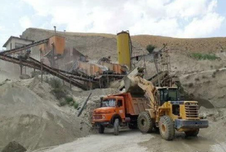 پلمب واحد معدنی متخلف در بلده نور مازندران