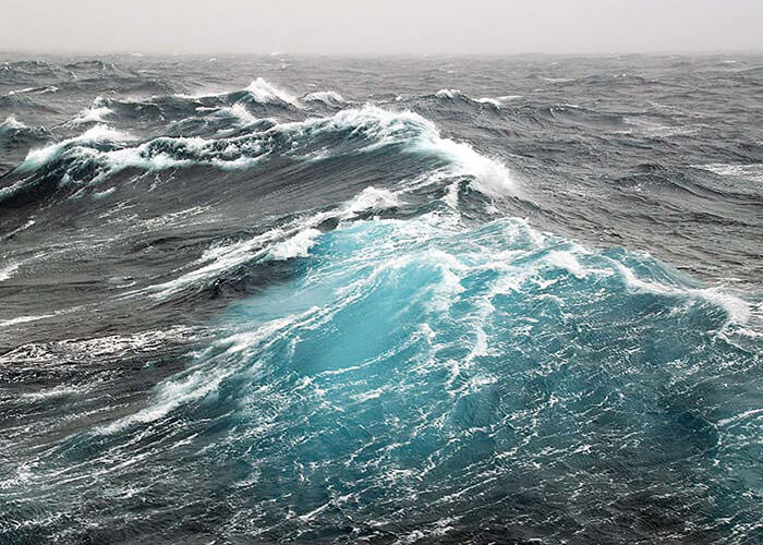 آتش در عمق آب